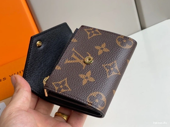 ZOÉ WALLET VUITTON LOUIS 1228